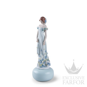 01009538 Lladro Feminity "Haute Allure" (Лимитированная серия на 300 пред.)Статуэтка "Изысканная грация" 31 х 15см