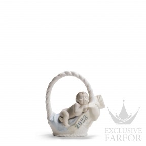 01018476 Lladro Family Stories "Newborn" Статуэтка "Рожденный в 2023" 10 х 9см