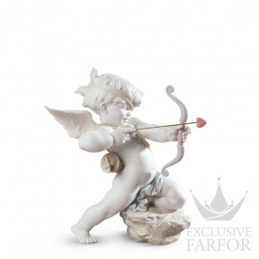 01009209 Lladro Allegories & FantasyСтатуэтка "Прямо в сердце" 26 x 24см