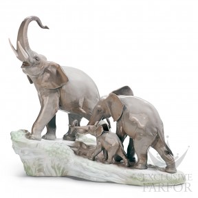 01001150 Lladro Animal Kingdom "Wild animals"Статуэтка "Идущие слоны" 36 x 40см