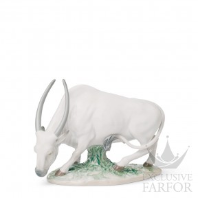 01008369 Lladro Animal Kingdom "Lladro Chinese Zodiac Collection"Статуэтка "Бык (белый)" 17 x 21см