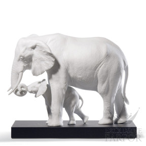 01008695 Lladro Animal KingdomСтатуэтка "Показывая путь (белый)" 29 x 36см