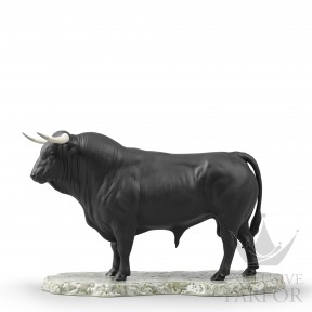 01009239 Lladro Animal KingdomСтатуэтка "Испанский бык" 22 х 32см