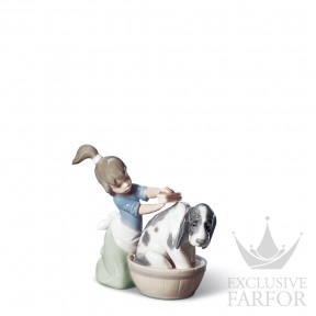 01005455 Lladro Childhood & Fairy Tales "With my pets"Статуэтка "Купание" 12 x 14см