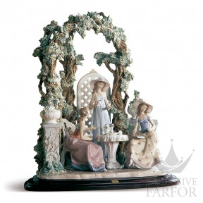 01001759 Lladro High Porcellaine (Лимитированная серия на 2000 пред.)Статуэтка "Чаепитие в саду" 60 x 52см