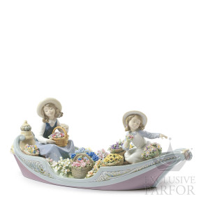 01009203 Lladro Romanticism "Flowering"Статуэтка "Цветочницы в лодке" 19 x 45см