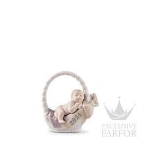 01018483 Lladro Family Stories "Newborn" Статуэтка "Рожденная в 2024" 10 х 9см
