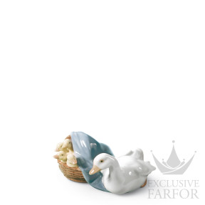 01004895 Lladro Animal Kingdom "In the pond"Статуэтка "Утята" 6 x 9см