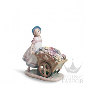 01006521 Lladro Childhood & Fairy Tales "In my garden"Статуэтка "С цветами на рынок" 23 x 23см
