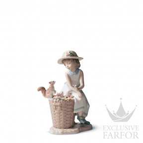 01006825 Lladro Childhood & Fairy Tales "In my garden"Статуэтка "Привет, белочка!" 20 x 14см