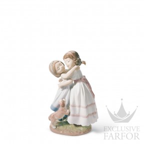01008046 Lladro Childhood & Fairy Tales "Sweet Moments"Статуэтка "Давай обнимемся!" 20 x 12см