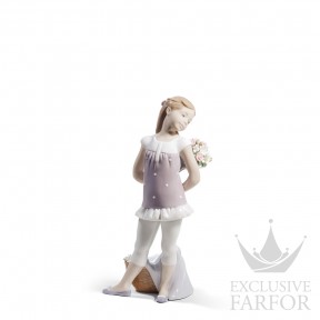 01008632 Lladro Childhood & Fairy Tales "Sweet Moments"Статуэтка "Твои любимые цветы" 23 x 10см