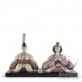 01009543 Lladro World Cultures "Japanese traditions" Статуэтка "Куклы Хина (бежевый / розовый)" 26 х 41см