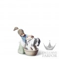 01005455 Lladro Childhood & Fairy Tales "With my pets"Статуэтка "Купание" 12 x 14см
