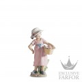 01006826 Lladro Childhood & Fairy Tales "In my garden"Статуэтка "Как ты мила!" 21 x 12см