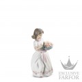 01006915 Lladro Childhood & Fairy Tales "Sweet Moments"Статуэтка "Для кого-то особенного" 21 x 9см