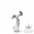 01008032 Lladro Childhood & Fairy Tales "With my pets"Статуэтка "Лучший из друзей" 22 x 12см