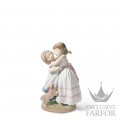01008046 Lladro Childhood & Fairy Tales "Sweet Moments"Статуэтка "Давай обнимемся!" 20 x 12см