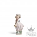 01008246 Lladro Childhood & Fairy Tales "In my garden"Статуэтка "Нежная юность" 18 x 6см