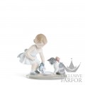 01008498 Lladro Childhood & Fairy Tales "With my pets"Статуэтка "Завтрак для котенка" 17 x 20см