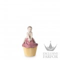 01009446 Lladro Childhood & Fairy Tales "My Sweet Cupcake"Статуэтка "Мой сладкий кекс (мальчик)" 14 х 8см