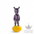 01007746 Lladro Designer Collection "The Guest"Статуэтка "Маленький Гость (желтый / фиолетовый)" 30 х 11см