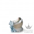 01006976 Lladro Family Stories "Birth"Статуэтка "Ночное сокровище (мальчик)" 9 x 7см